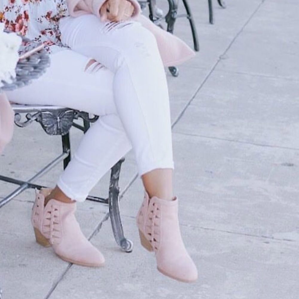 LAST 1🌸 blush pink cutout booties low heel - Picture 3 of 3
